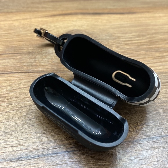 VANS EARBUD CASE STANDARD BRAND 🔥 NEW - Picture 2 of 4